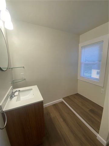 6 Second School Street 1, Bristol, RI 02809
