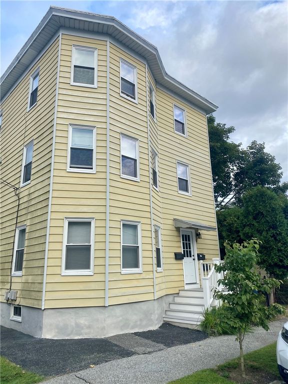 6 Second School Street 1, Bristol, RI 02809