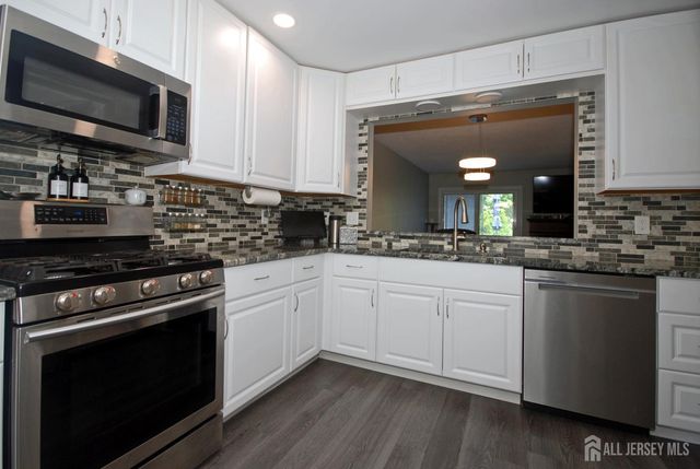 37 Upperbrook Court, Sayreville, NJ 08859