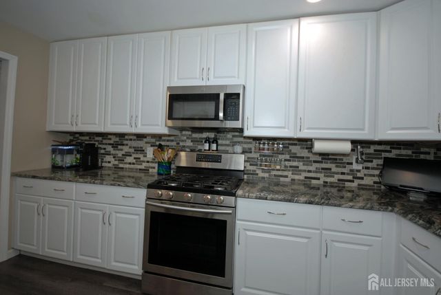 37 Upperbrook Court, Sayreville, NJ 08859