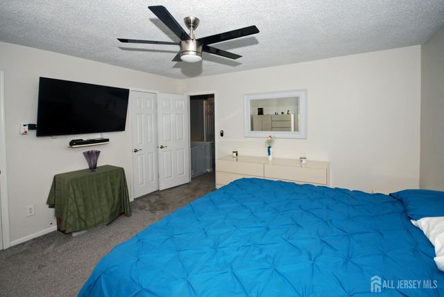 37 Upperbrook Court, Sayreville, NJ 08859