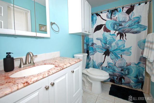 37 Upperbrook Court, Sayreville, NJ 08859