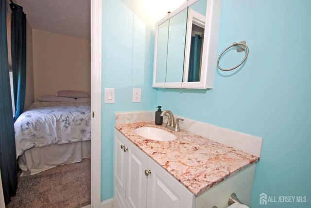 37 Upperbrook Court, Sayreville, NJ 08859