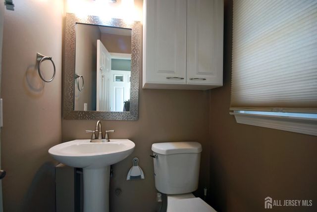 37 Upperbrook Court, Sayreville, NJ 08859
