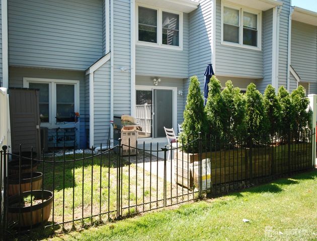 37 Upperbrook Court, Sayreville, NJ 08859