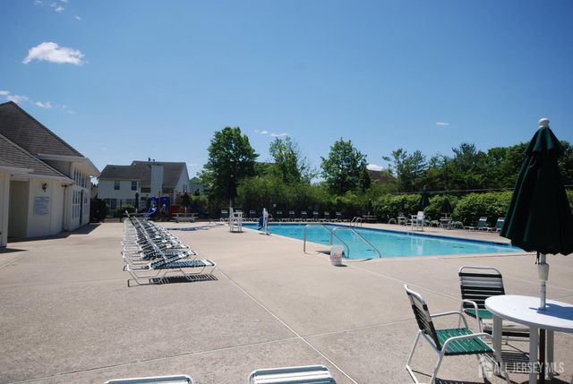37 Upperbrook Court, Sayreville, NJ 08859