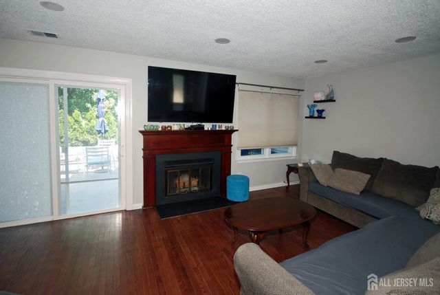 37 Upperbrook Court, Sayreville, NJ 08859