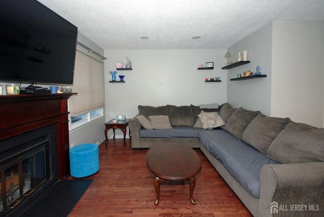 37 Upperbrook Court, Sayreville, NJ 08859