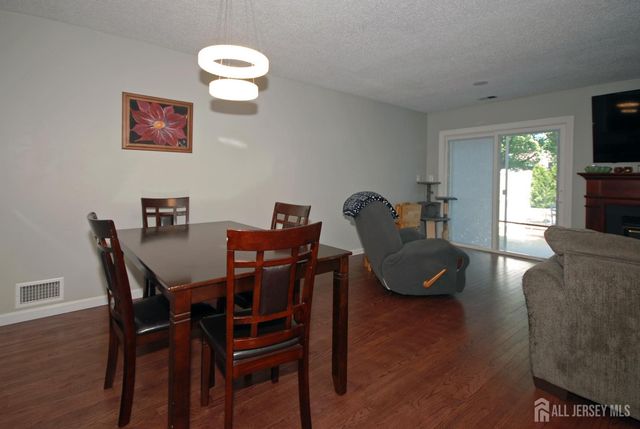 37 Upperbrook Court, Sayreville, NJ 08859