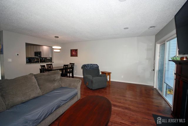 37 Upperbrook Court, Sayreville, NJ 08859