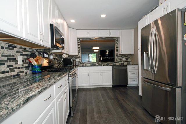 37 Upperbrook Court, Sayreville, NJ 08859