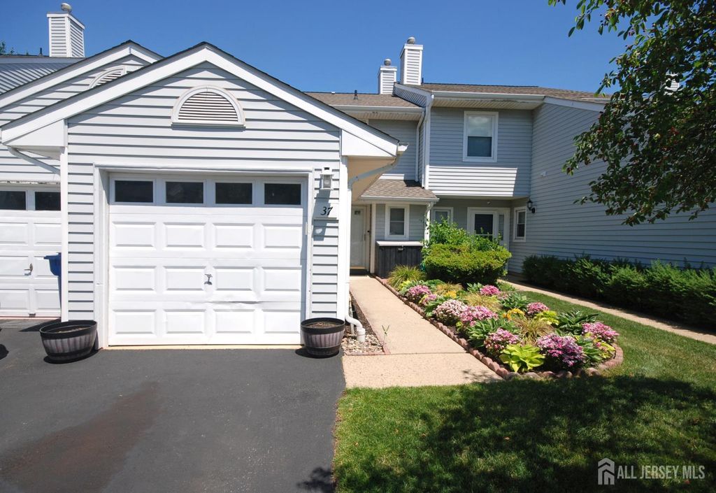 37 Upperbrook Court, Sayreville, NJ 08859