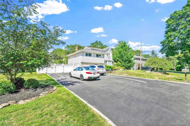 2 Amherst Lane, Smithtown, NY 11787