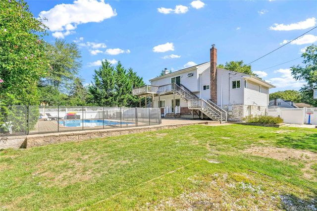 2 Amherst Lane, Smithtown, NY 11787