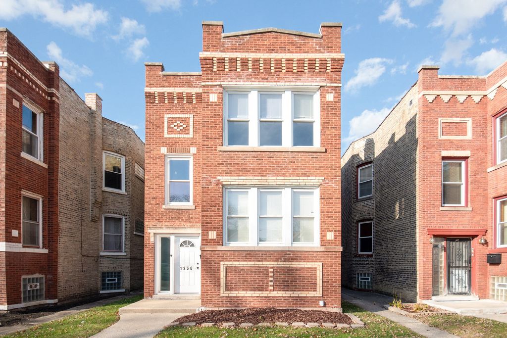 1250 N Monitor Avenue, Chicago, IL 60651