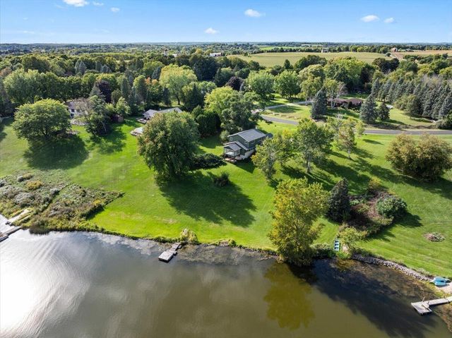 N5454 Crystal Springs DRIVE, Fredonia, WI 53021