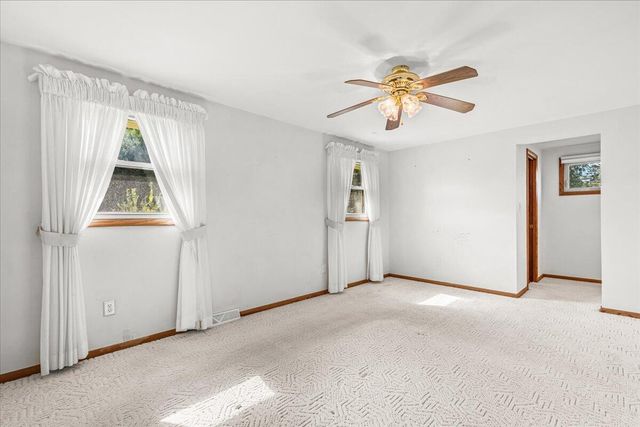 N5454 Crystal Springs DRIVE, Fredonia, WI 53021