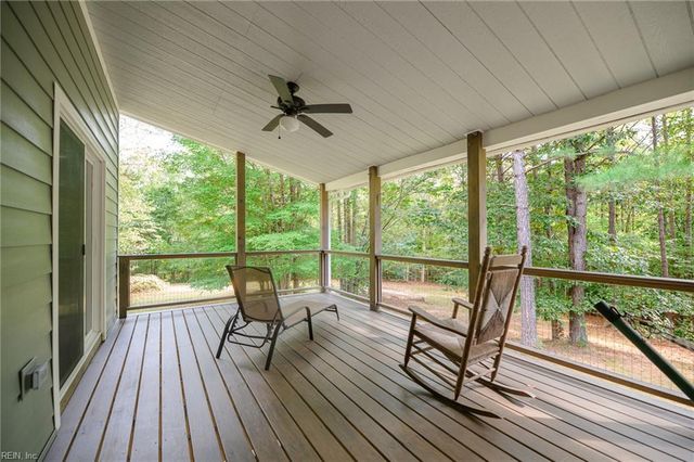 10410 Robins Nest LN, Gloucester, VA 23061