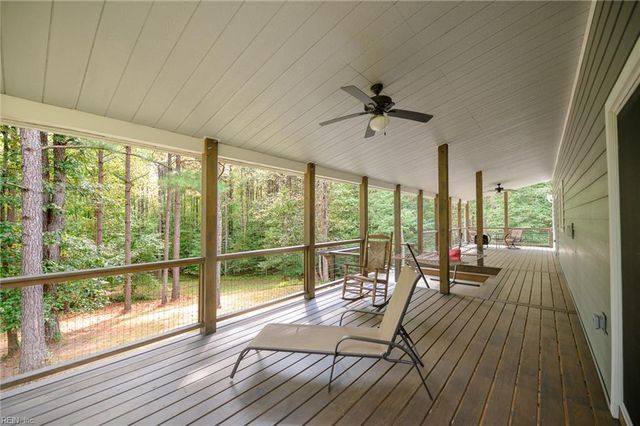 10410 Robins Nest LN, Gloucester, VA 23061
