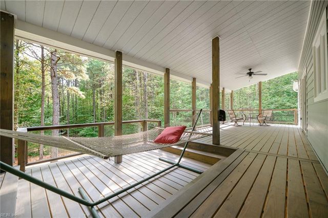 10410 Robins Nest LN, Gloucester, VA 23061