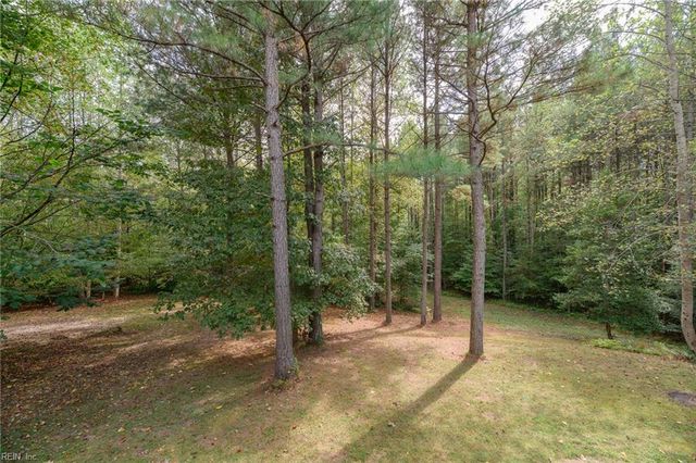 10410 Robins Nest LN, Gloucester, VA 23061