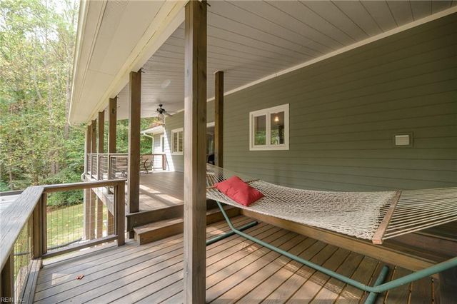 10410 Robins Nest LN, Gloucester, VA 23061