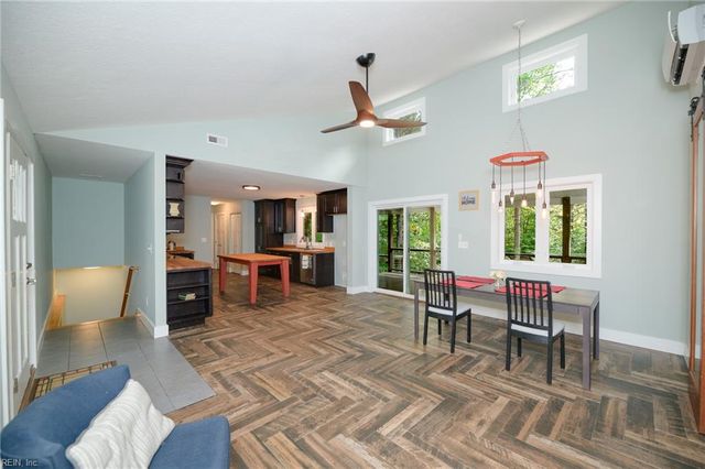 10410 Robins Nest LN, Gloucester, VA 23061