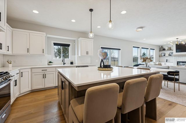 21359 E Circle, Elkhorn, NE 68022