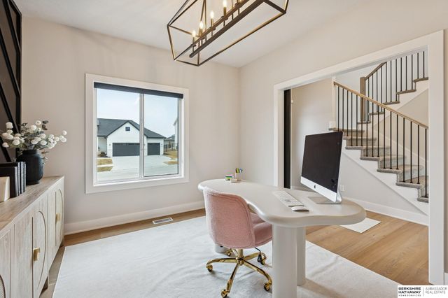 21359 E Circle, Elkhorn, NE 68022