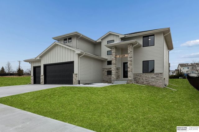 21359 E Circle, Elkhorn, NE 68022