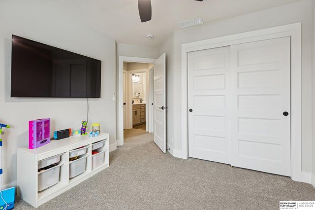 21359 E Circle, Elkhorn, NE 68022