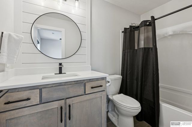 21359 E Circle, Elkhorn, NE 68022