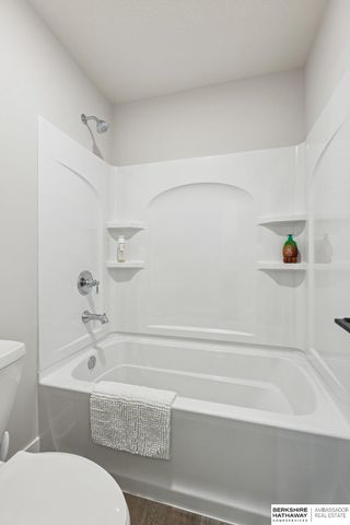 21359 E Circle, Elkhorn, NE 68022