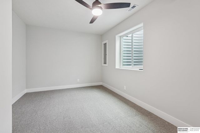 21359 E Circle, Elkhorn, NE 68022