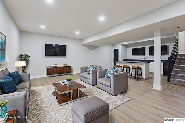 21359 E Circle, Elkhorn, NE 68022