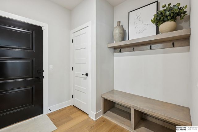 21359 E Circle, Elkhorn, NE 68022