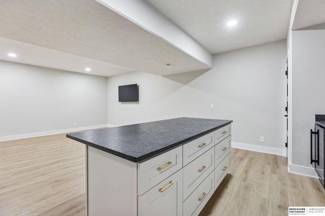 21359 E Circle, Elkhorn, NE 68022