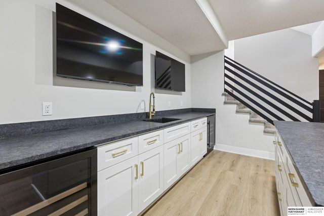 21359 E Circle, Elkhorn, NE 68022