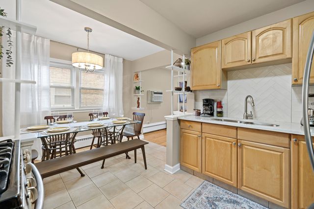 2739 W Summerdale Avenue 2W, Chicago, IL 60625