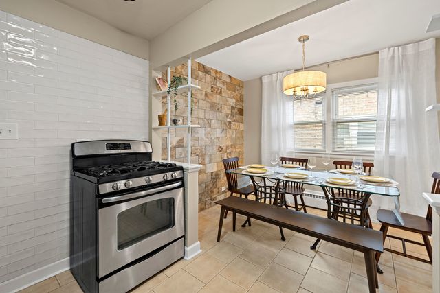 2739 W Summerdale Avenue 2W, Chicago, IL 60625