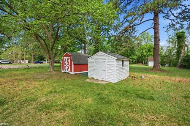 8157 Glass RD, Hayes, VA 23072