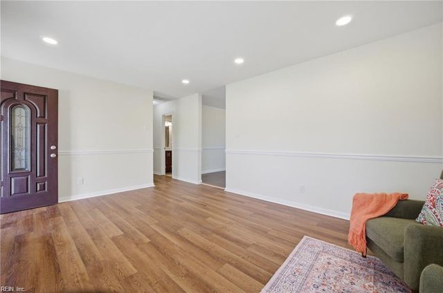 8157 Glass RD, Hayes, VA 23072