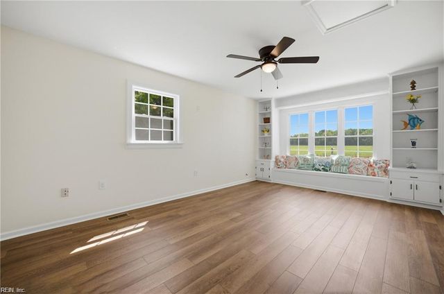 8157 Glass RD, Hayes, VA 23072