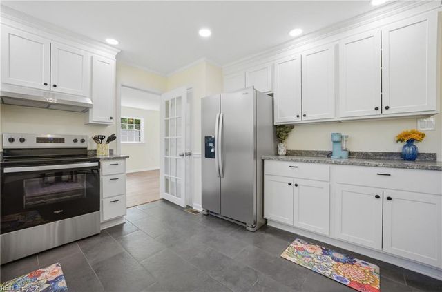 8157 Glass RD, Hayes, VA 23072