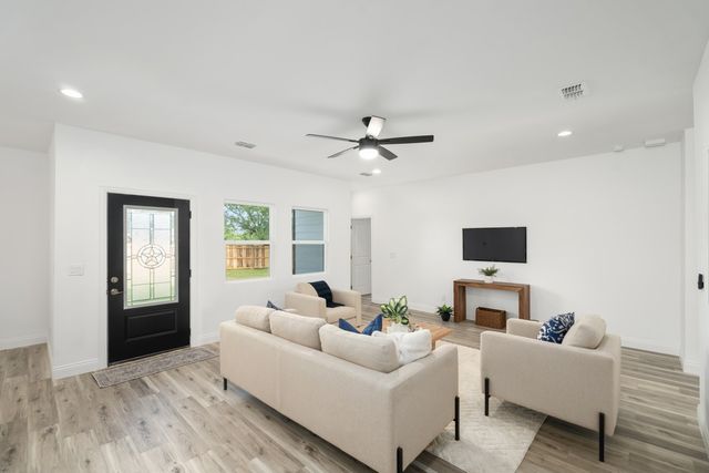 228 E Windjammer Road, Gun Barrel City, TX 75156