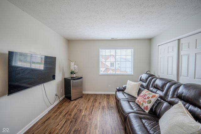 6628 Dunsdin Drive, Plainfield, IN 46168