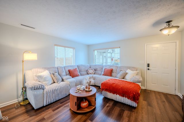 6628 Dunsdin Drive, Plainfield, IN 46168