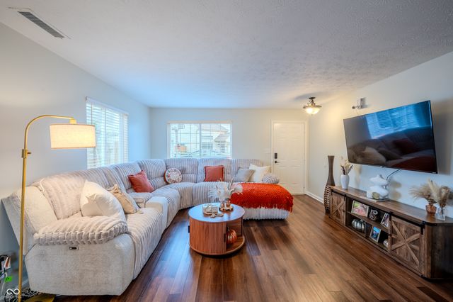 6628 Dunsdin Drive, Plainfield, IN 46168