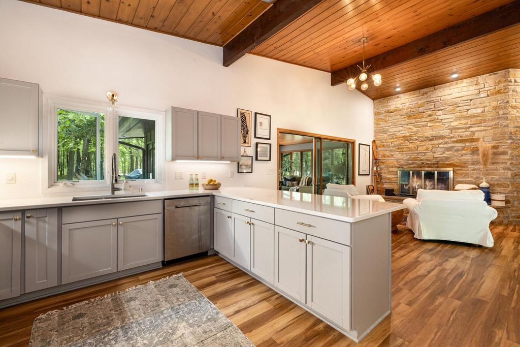 1418 Mill ROAD, Delafield, WI 53018