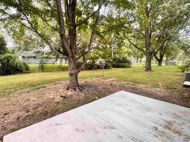 1909 SW 34th ST, Topeka, KS 66611